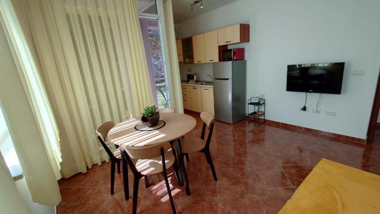 Apartments Lola Rovinj Exterior photo
