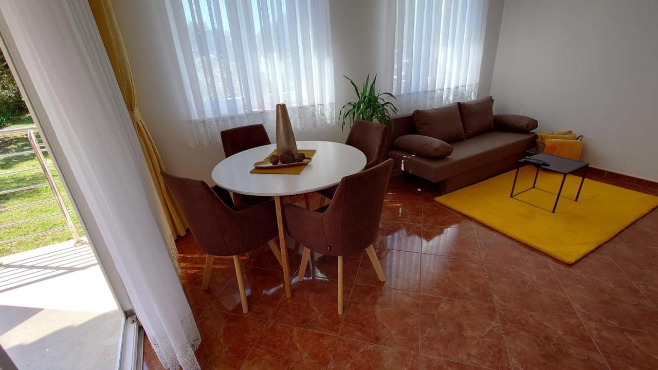 Apartments Lola Rovinj Exterior photo