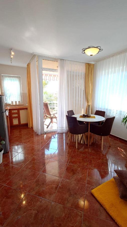 Apartments Lola Rovinj Exterior photo