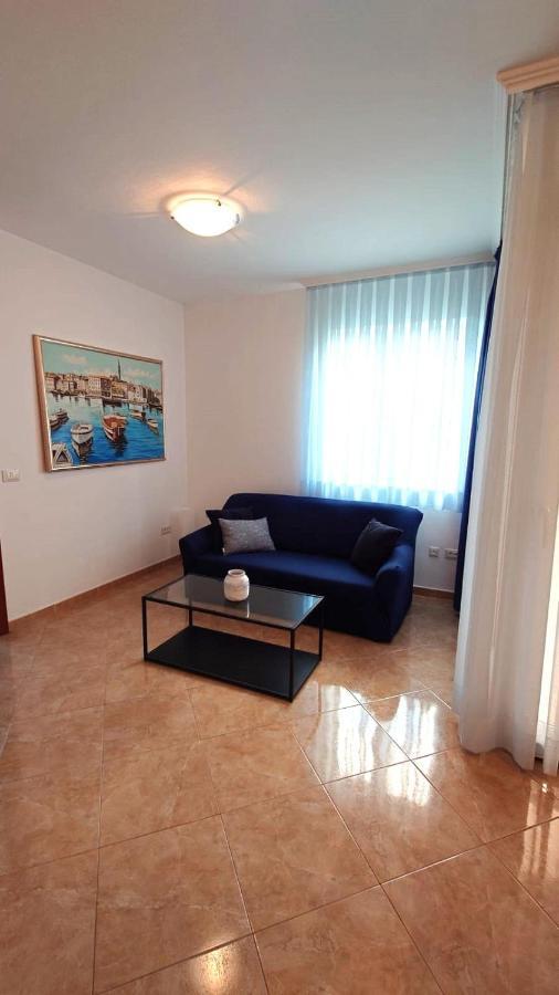 Apartments Lola Rovinj Exterior photo